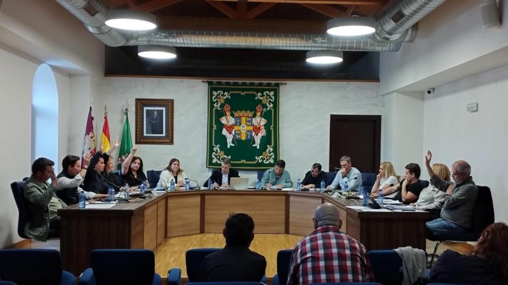 Imagen del pleno municipal de Méntrida.