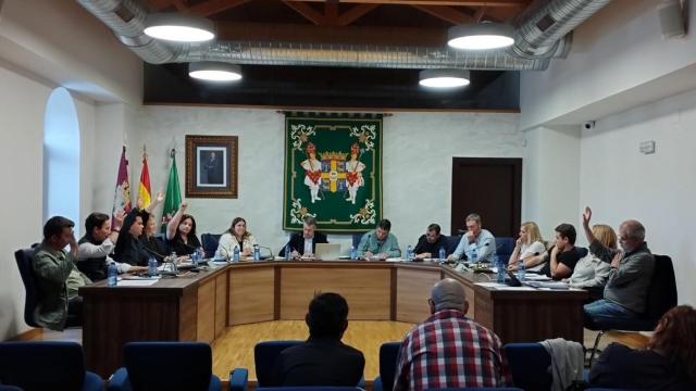 Imagen del pleno municipal de Méntrida.