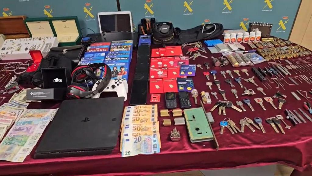 La Guardia Civil desarticula tres células criminales especializadas en el método del ganzuado: entraban en las casas sin dejar rastro