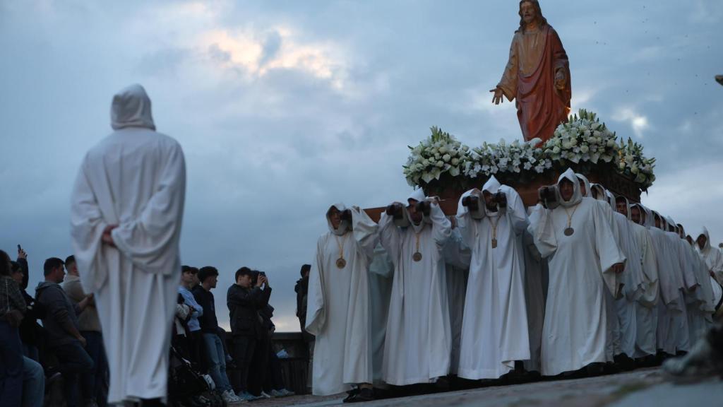 Desfile profesional de la hermandad penitencial de nuestro señor Jesús de Luz y Vida celebrado el sábado