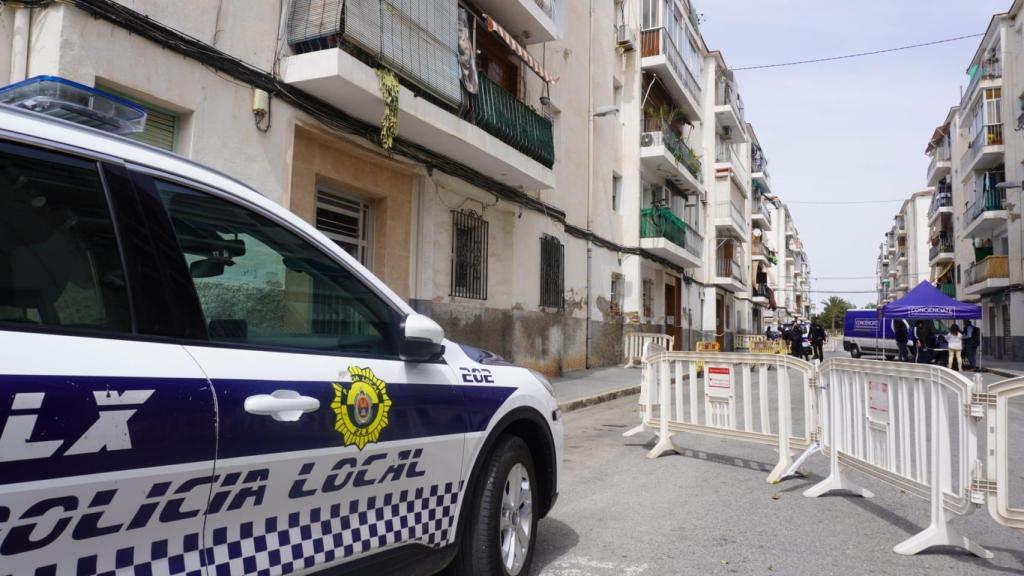 Perímetro de seguridad en el barrio de San Antón.
