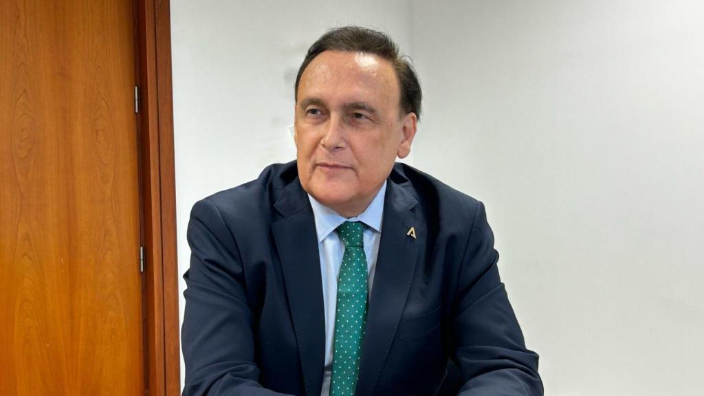 Villamandos, consejero de Universidad, durante la entrevista.