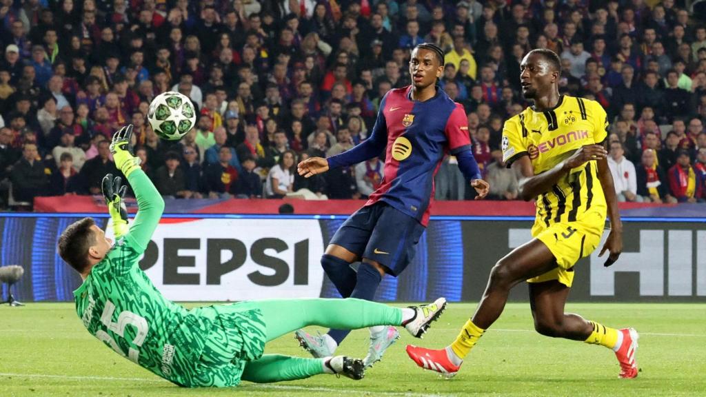 Szczesny hace una parada en el partido de Champions ante el Dortmund.