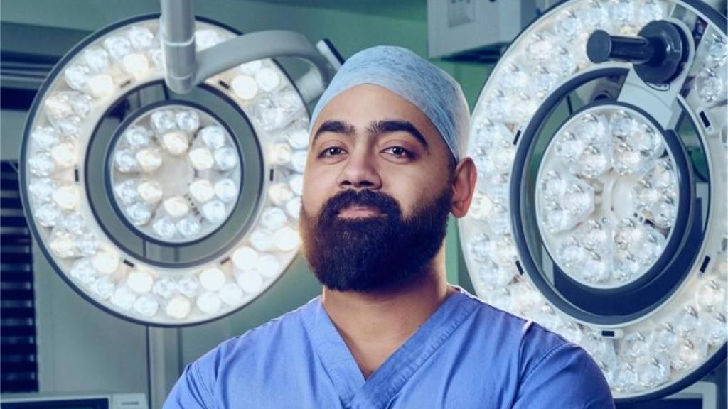 Karan Rajan, cirujano gastrointestinal.