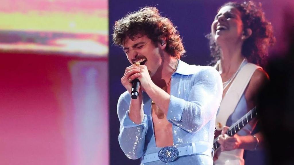 Benson Boone, durante su actuación en los Grammy 2025, en febrero de 2025.