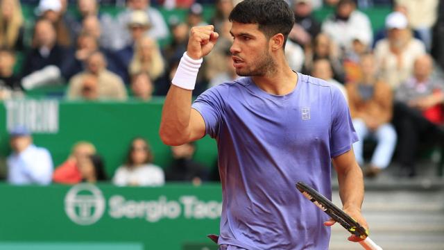 Alcaraz celebra un punto ante Musetti en la final del Masters 1.000 de Montecarlo.