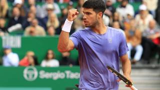 Alcaraz celebra un punto ante Musetti en la final del Masters 1.000 de Montecarlo.