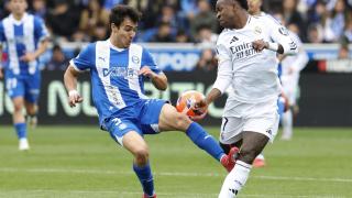 Entrada de Manu Sánchez a Vinicius.