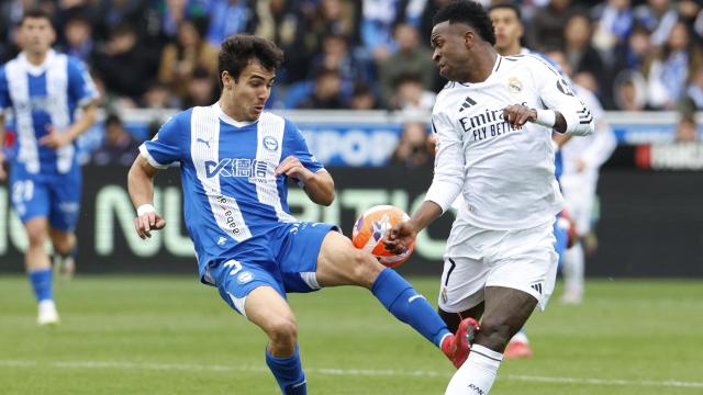 Entrada de Manu Sánchez a Vinicius.