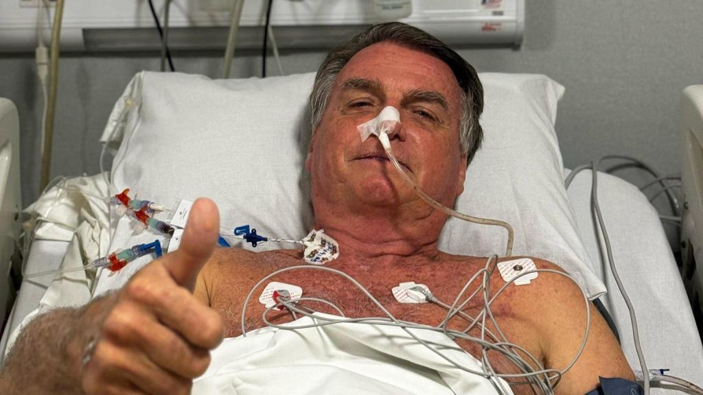 El expresidente brasileño Jair Bolsonaro en el Hospital Rio Grande de Natal