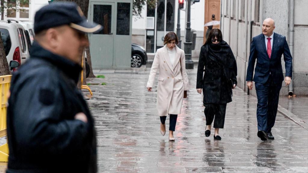 Jésica Rodríguez acude a declarar al Tribunal Supremo, el pasado 27 de febrero, acompañada de su abogado.