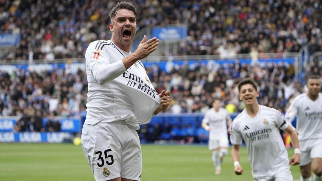 Raúl Asencio celebra el gol marcado ante el Alavés antes de ser anulado.