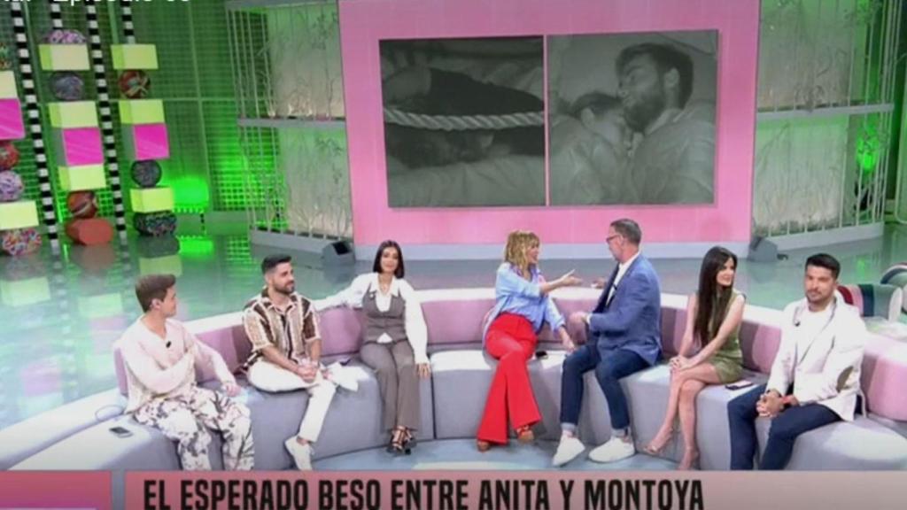 Colaboradores en plató durante el programa de hoy.