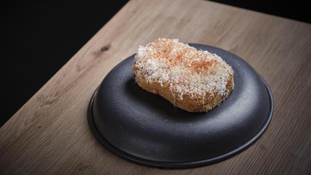 Lasaña frita, uno de los platos que forman parte de la propuesta en La Oficina.