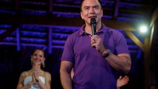 Daniel Noboa, presidente de Ecuador, se dirige a los presentes tras ganar las elecciones, en Santa Elena.