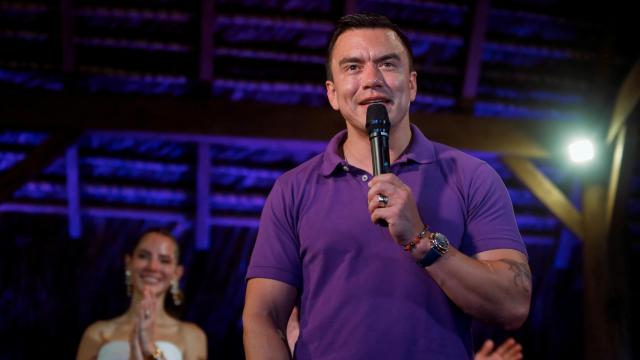Daniel Noboa, presidente de Ecuador, se dirige a los presentes tras ganar las elecciones, en Santa Elena.