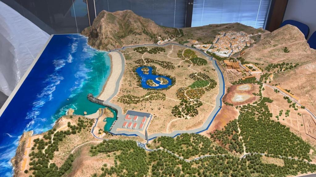 La maqueta con el proyecto presentado por Medio Ambiente para la Bahía de Portmán (La Unión).