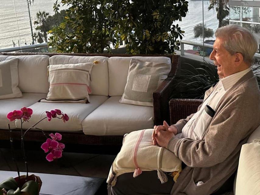 El Nobel en su casa de Lima (Perú).