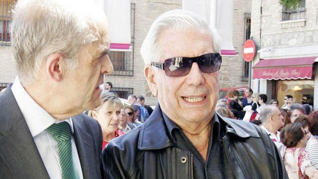 Vargas Llosa y Carrobles, en Toledo el año 2014.