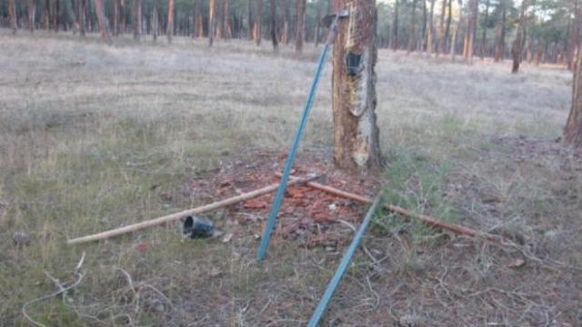 Herramientas utilizadas por los trabajadores para extraer la resina