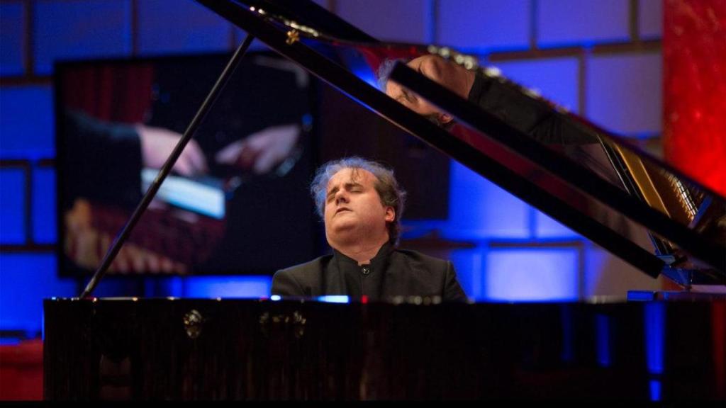 El pianista Josu de Solaun durante una actuación. Foto: Andrei Gindac