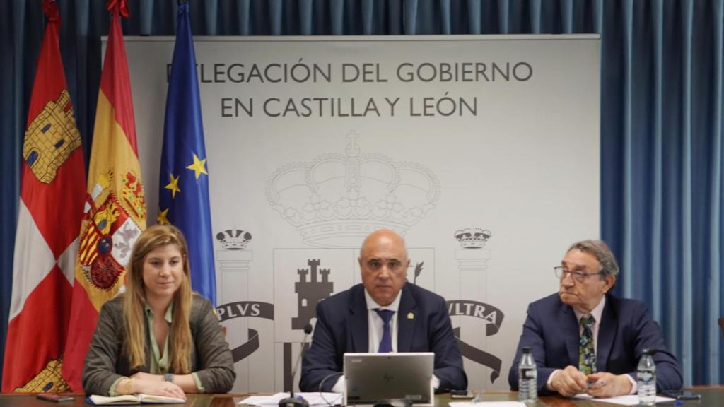 La delegada territorial de la Junta en Valladolid, Raquel Alonso, el subdelegado del Gobierno en Valladolid, Jacinto Canales, y el alcalde de Villalar, Luis Alonso Laguna, durante la rueda de prensa de este lunes