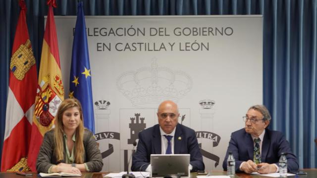 La delegada territorial de la Junta en Valladolid, Raquel Alonso, el subdelegado del Gobierno en Valladolid, Jacinto Canales, y el alcalde de Villalar, Luis Alonso Laguna, durante la rueda de prensa de este lunes