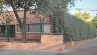 Exterior del edificio que alberga el comedor del Colegio de Educación Infantil y Primaria (CEIP) 'Badiel' de Guadalajara.