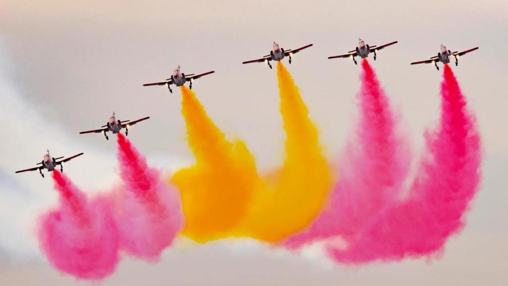 La Patrulla Águila, durante una de sus exhibiciones