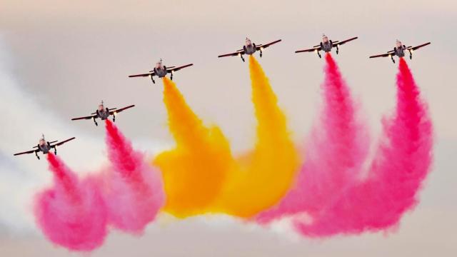 La Patrulla Águila, durante una de sus exhibiciones