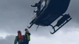 El Greim rescata a dos montañeros en el Pirineo aragonés