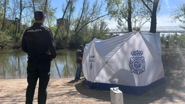 La Policía Nacional tras el descubrimiento del cadáver del joven Alejandro Aranda en el río Pisuerga en Valladolid, el pasado jueves