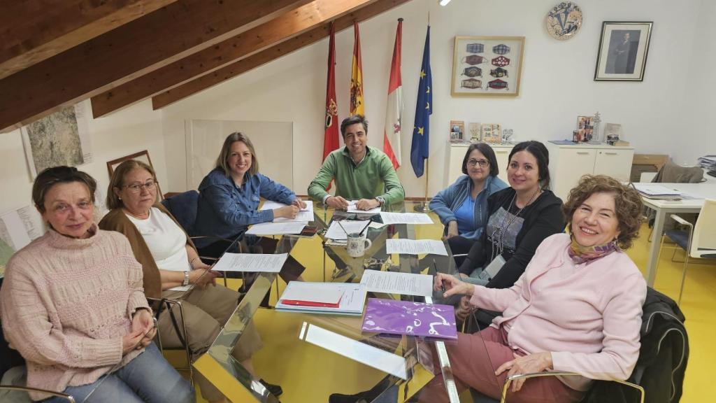 Image de la reunión en Candeleda sobre el desarrollo del programa CER.