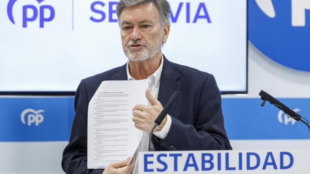 El secretario autonómico del PP de Castilla y León, Francisco Vázquez, durante su rueda de prensa de este lunes