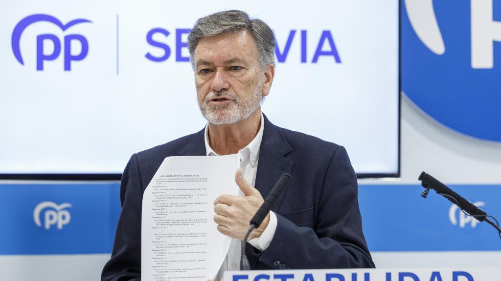 El secretario autonómico del PP de Castilla y León, Francisco Vázquez, durante su rueda de prensa de este lunes