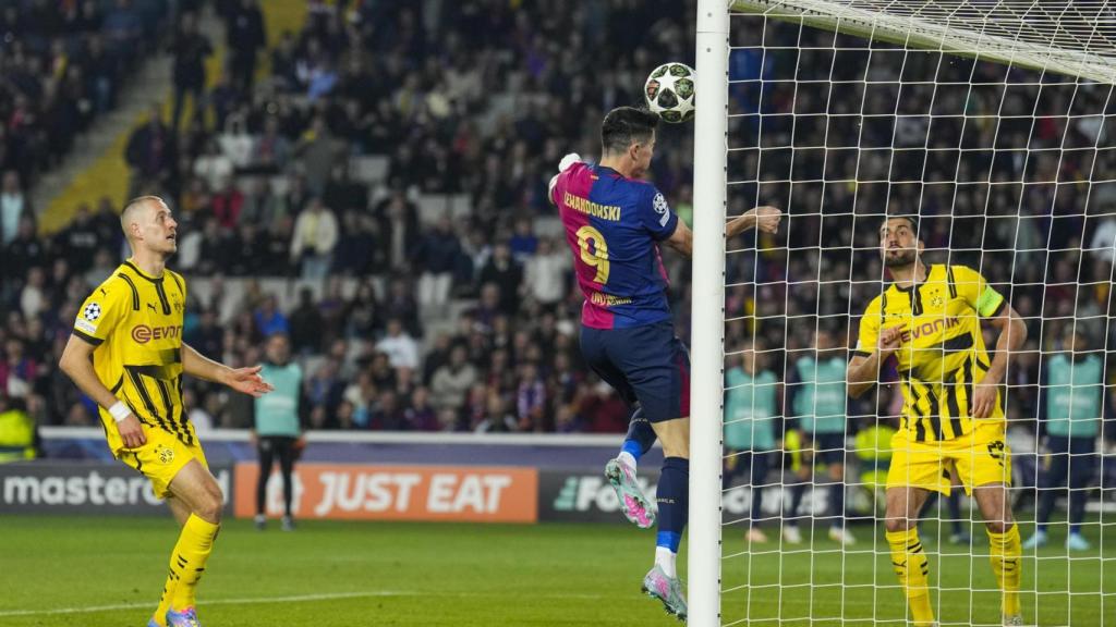 Lewandowski remata en la jugada del 2-0 contra el Borussia Dortmund