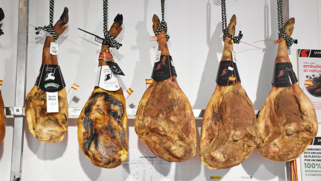 Los jamones de 'Jamón y Salud' en el Mercado del Val