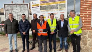 El consejero de Movilidad y Transformación Digital, José Luis Sanz Merino, durante su visita a las obras de Macotera, en Salamanca.