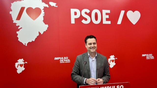 El secretario de Organización del PSOE de Castilla y León, Daniel de la Rosa, durante la rueda de prensa de este lunes