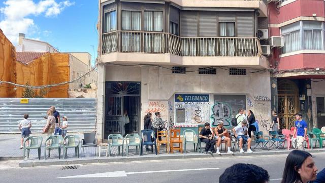 La tribuna 'oficial' de La Trinidad.