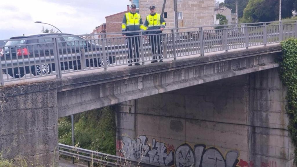 Impiden que una mujer se precipite por un puente en San Cibrao das Viñas (Ourense)