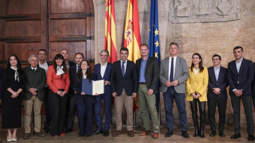 Fotografía del encuentro para analizar la evolución del proyecto de la gigafactoría de baterías de Sagunto del grupo Volkswagen. EE