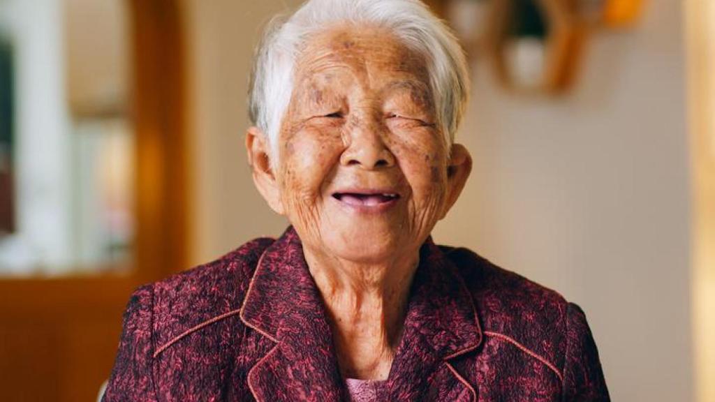 Imagen de una mujer japonesa sonriendo.