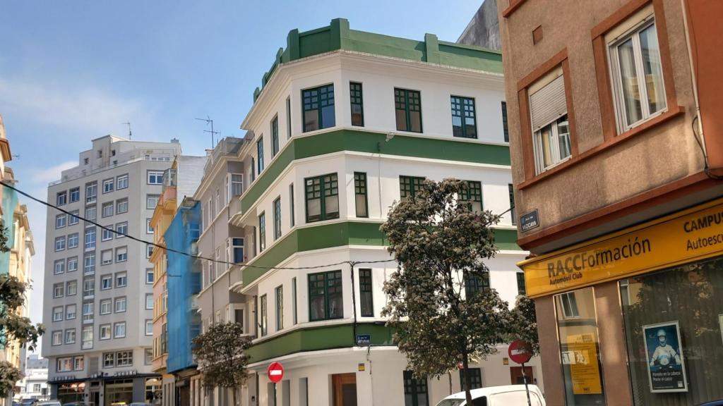 Una obra de Rafael González Villar casi oculta en A Coruña