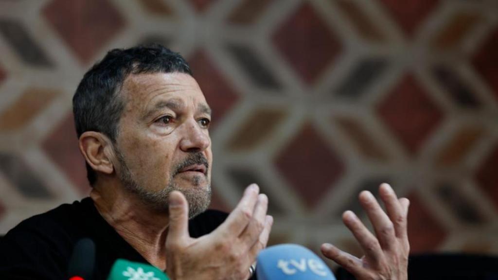 El actor Antonio Banderas, presidente de la Fundación Lágrimas y Favores, durante la presentación este lunes del estudio ‘Análisis del impacto económico de la actividad cofrade de la ciudad de Málaga 2024’.