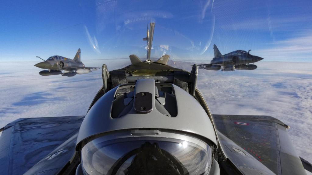 Vista interior del vuelo de tres Mirage 2000 D RMV