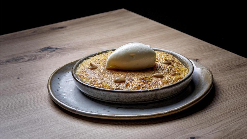 Torrija de leche de oveja quemada, de La Oficina de Carito y Germán. EE
