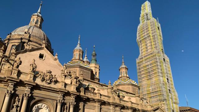 La torre de Nuestra Señora del Pilar, totalmente vallada.