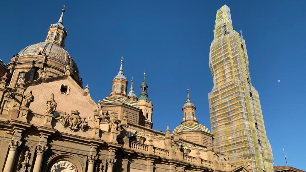 La torre de Nuestra Señora del Pilar, totalmente vallada.