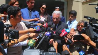 Álvaro, el hijo mayor de Mario Vargas Llosa, roto de dolor en el último adiós al escritor: Fue un extraordinario padre